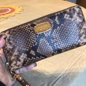 New without tags authentic Michael Kors wallet